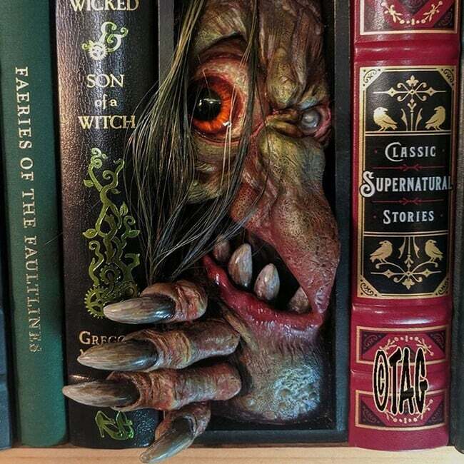 🔥Peeping On The Bookshelf Booknook