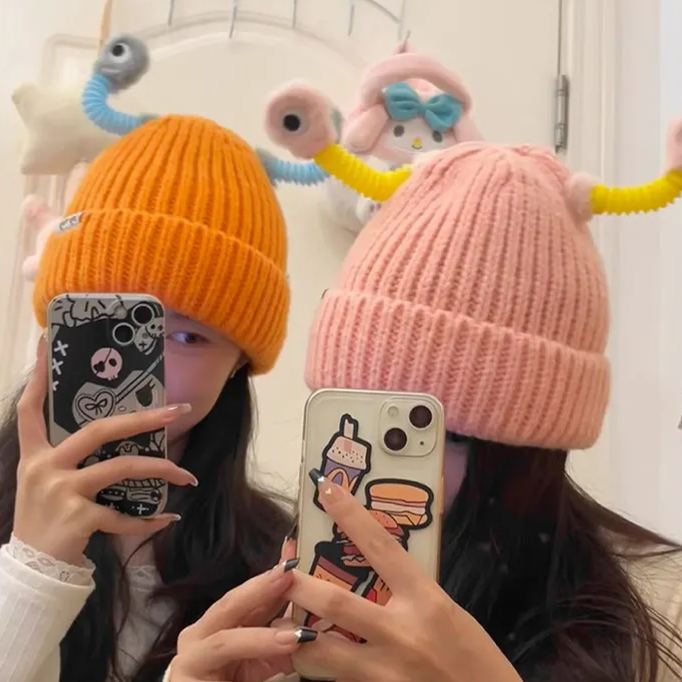 🔥HOT SALE - 49% OFF🔥Cute glowing little monster knitted hat