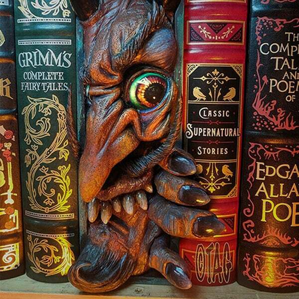 🔥Peeping On The Bookshelf Booknook